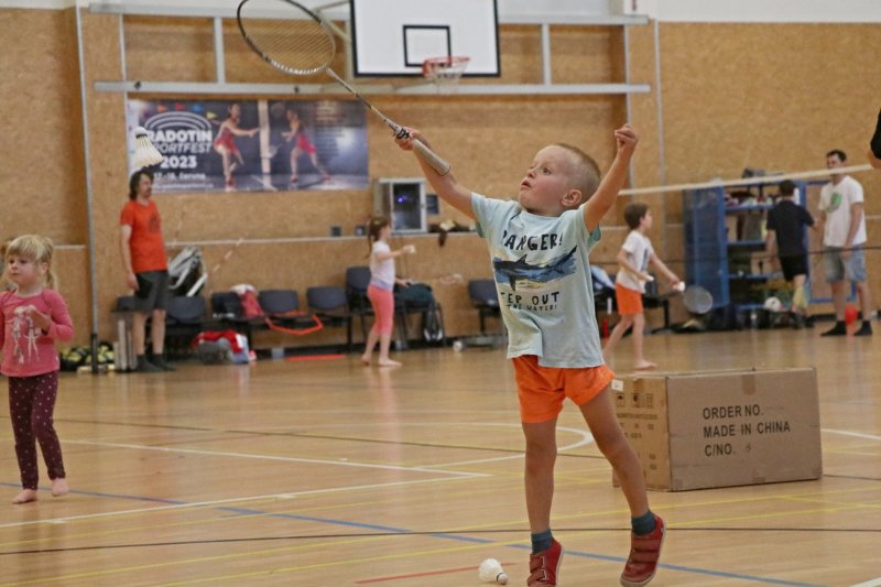 Badminton